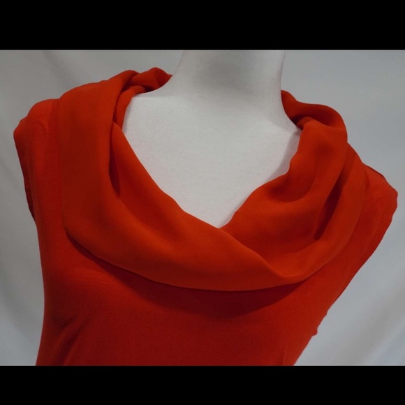 sleeveless T-shirt - Picture 2 of 16